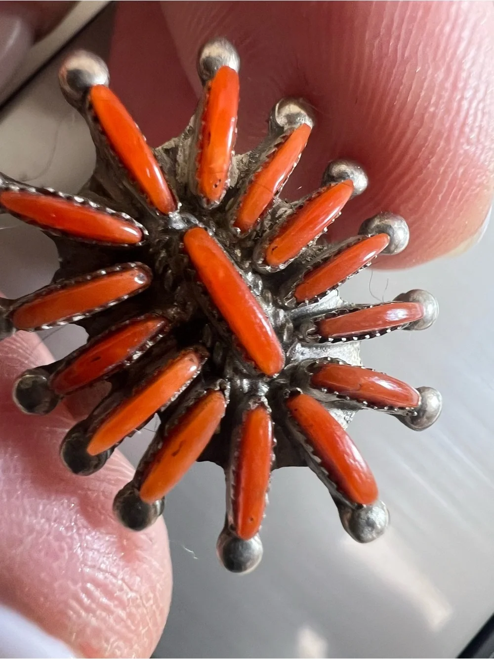 VTG Native American Zuni sterling silver ring featuring coral needlepoint - Picture 9 of 16